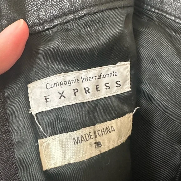 Vintage 90s Express Black Leather Skirt vintage size 7/8 (modern size 2) - Picture 4 of 5